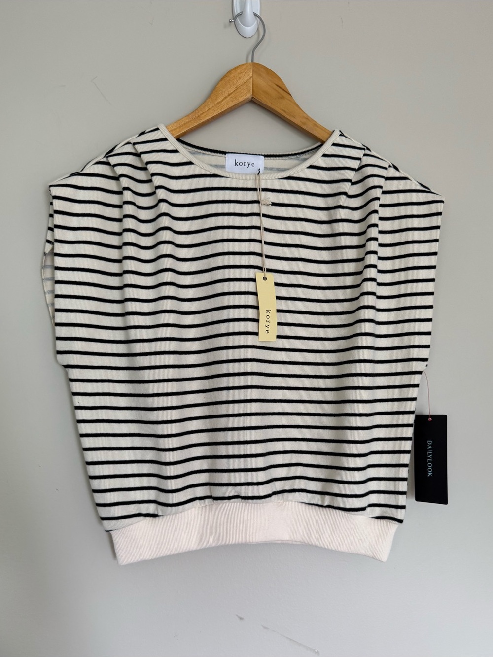 NEW Korye Sleeveless Black & White
Horizontal Striped Cotton Blend Top Sz M
